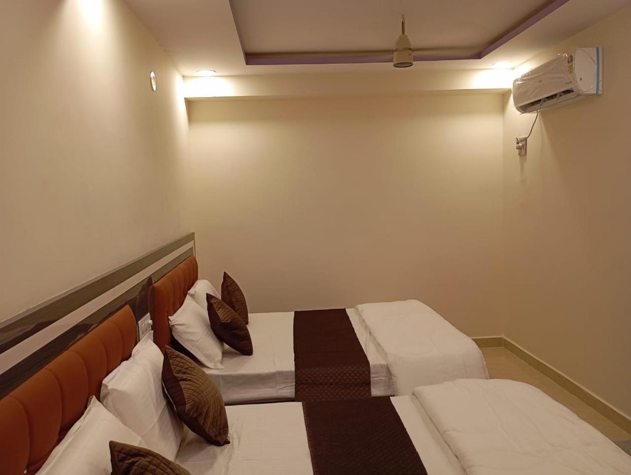 Aadya Inn New Luxury Hotel Tirupati Buitenkant foto